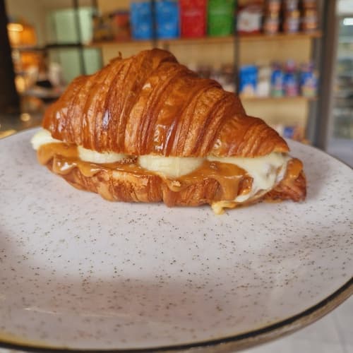 Croissant de Banana com Doce de leite