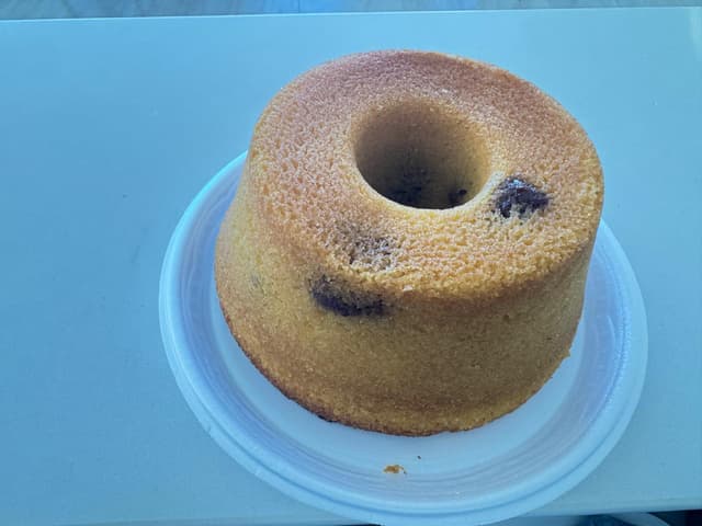 BOLO DE FUBÁ COM GOIABADA